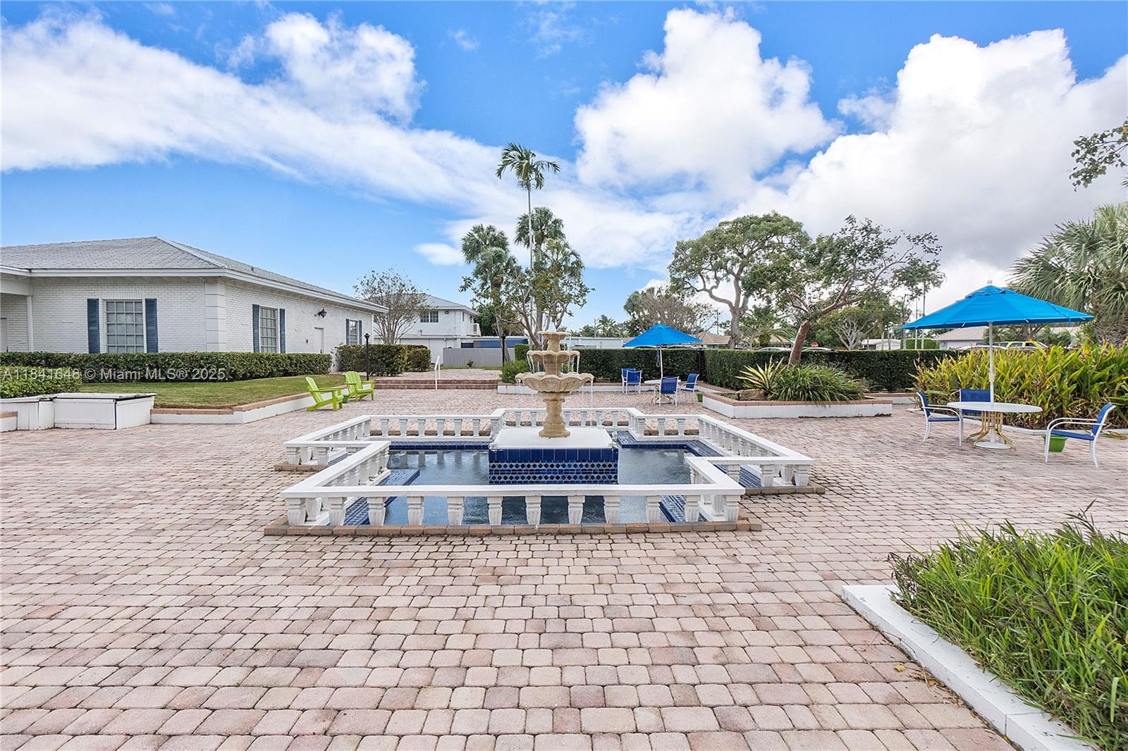 IMPERIAL POINT COLONNADES - Residential