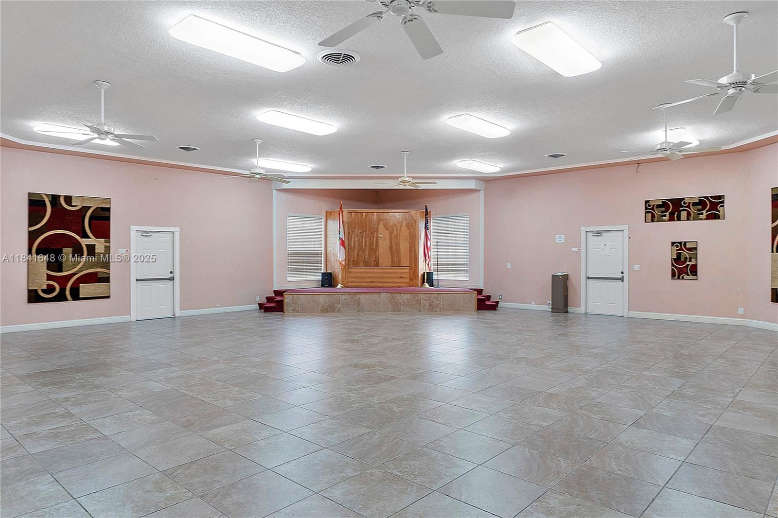 IMPERIAL POINT COLONNADES - Residential