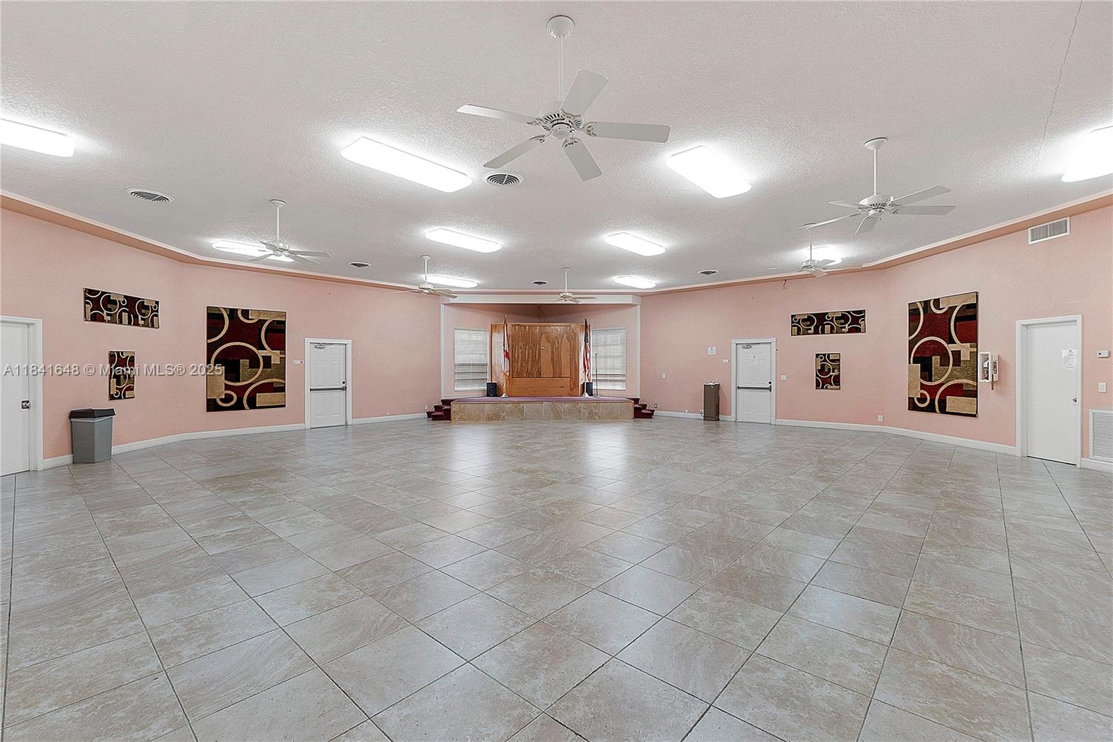 IMPERIAL POINT COLONNADES - Residential