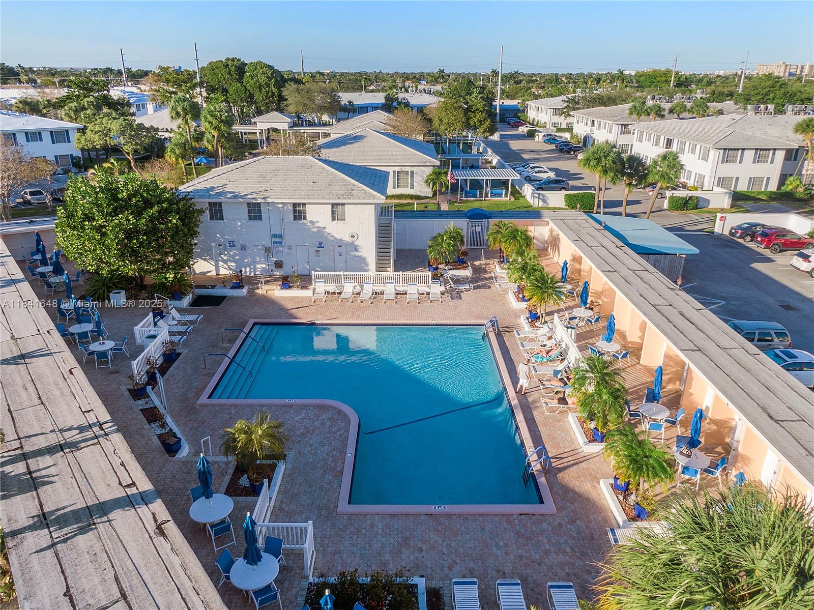 IMPERIAL POINT COLONNADES - Residential