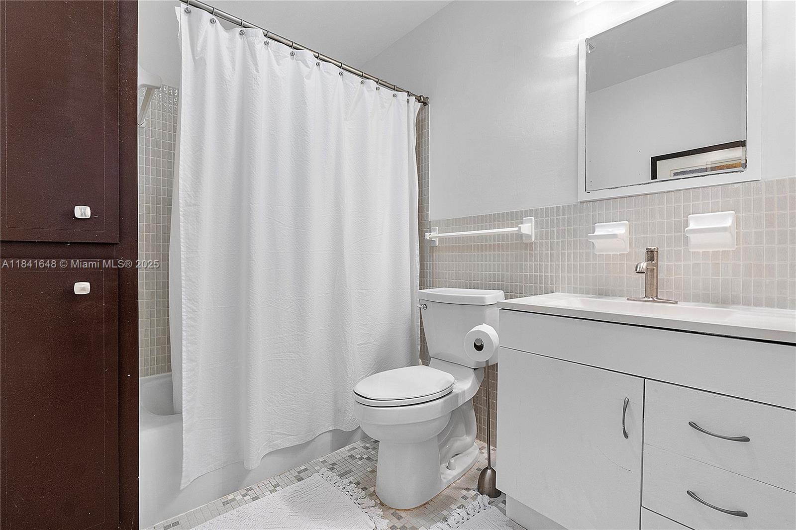 IMPERIAL POINT COLONNADES - Residential