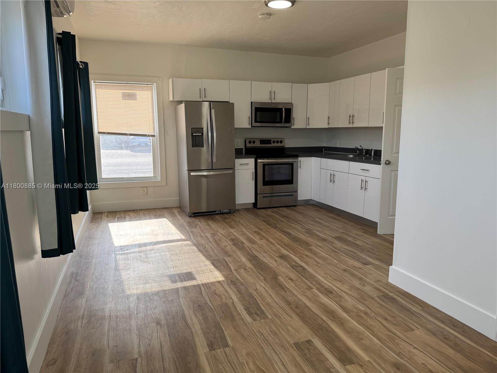 Rental Property at 609 Nw 2nd Ave 4, Hallandale Beach, Broward County, Florida - Bedrooms: 2 
Bathrooms: 1  - $1,850 MO.