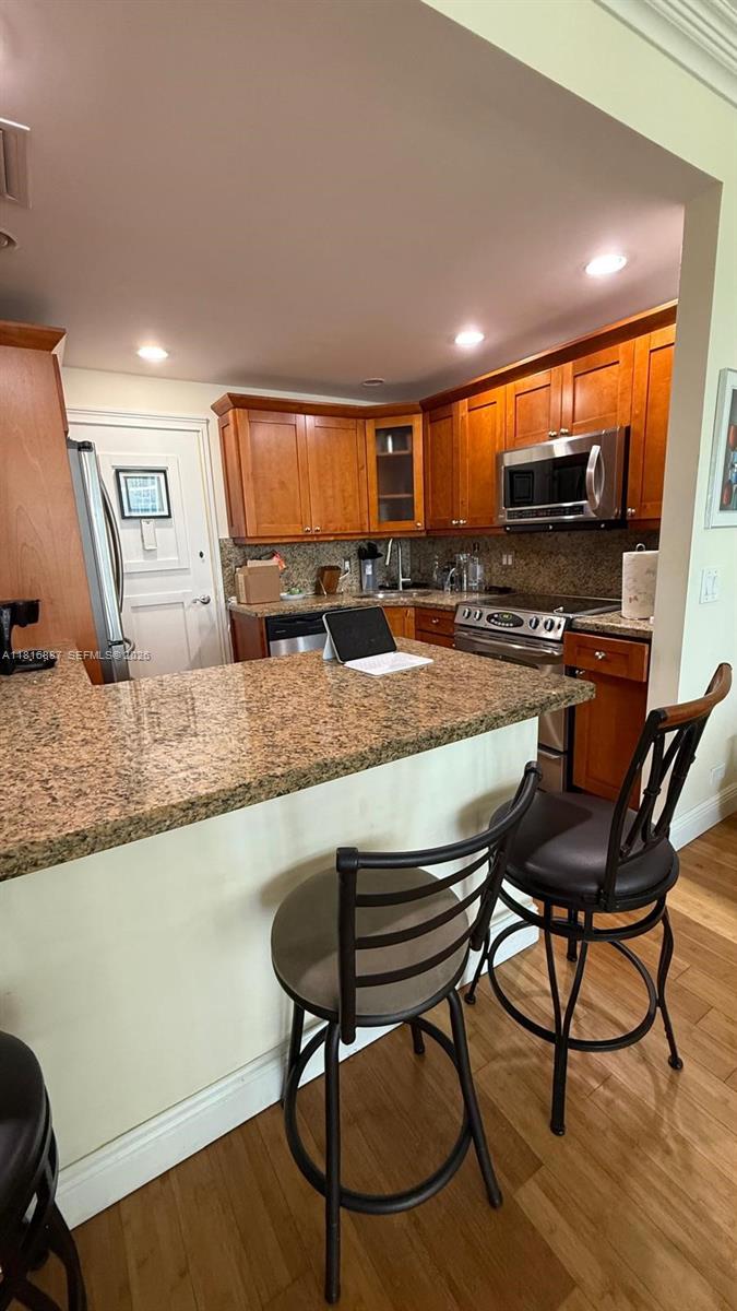 ALEXANDER TOWERS CONDO - Residential