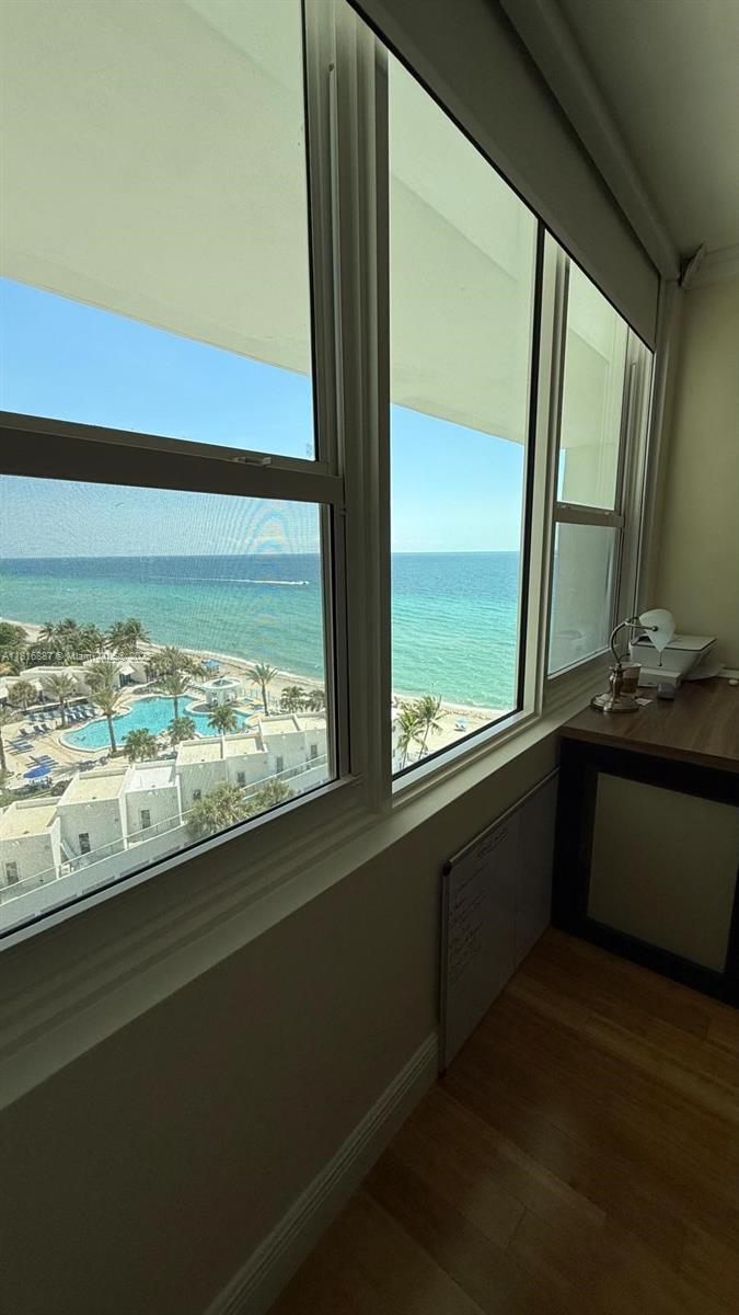 ALEXANDER TOWERS CONDO - Residential