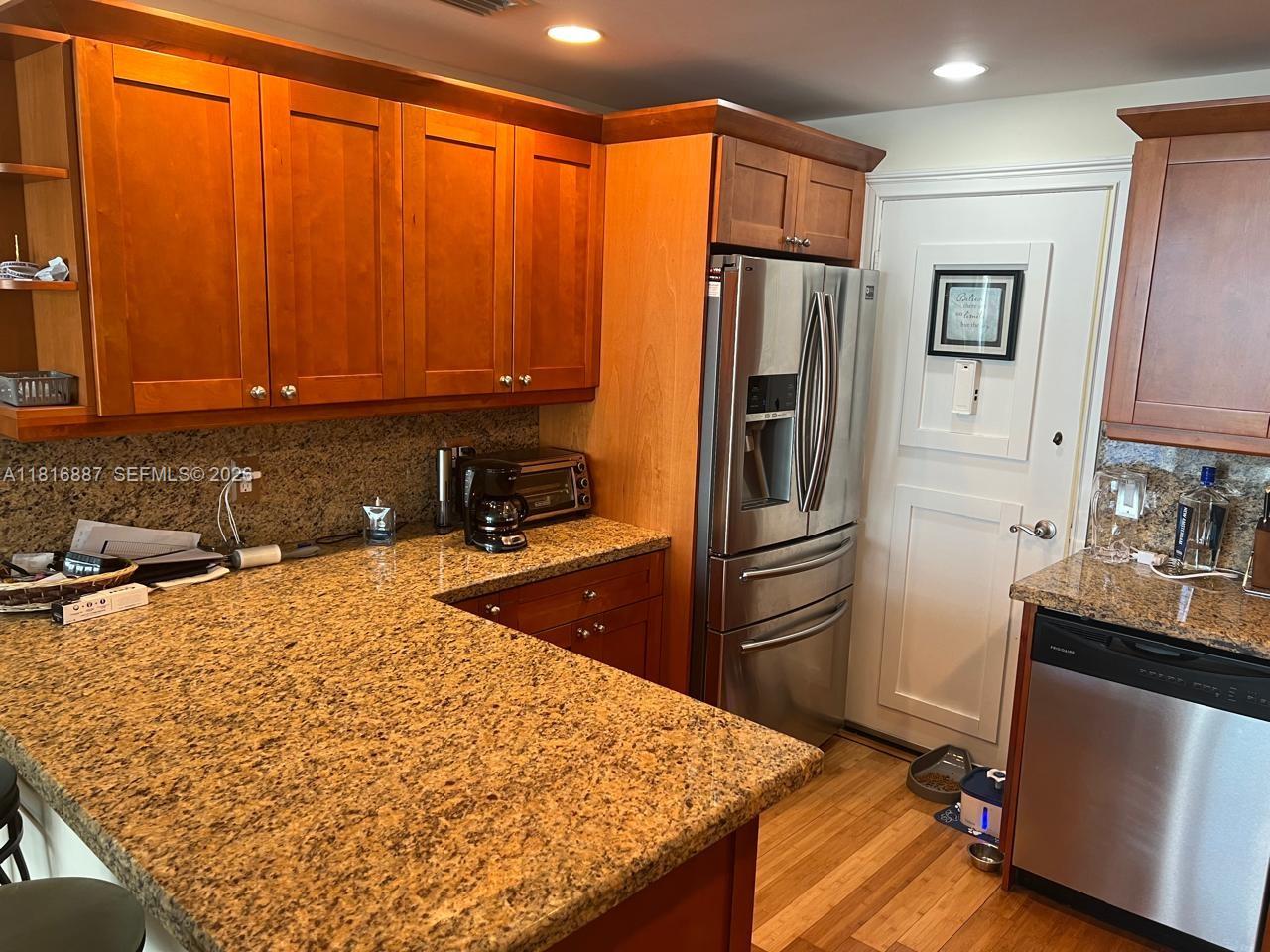 ALEXANDER TOWERS CONDO - Residential