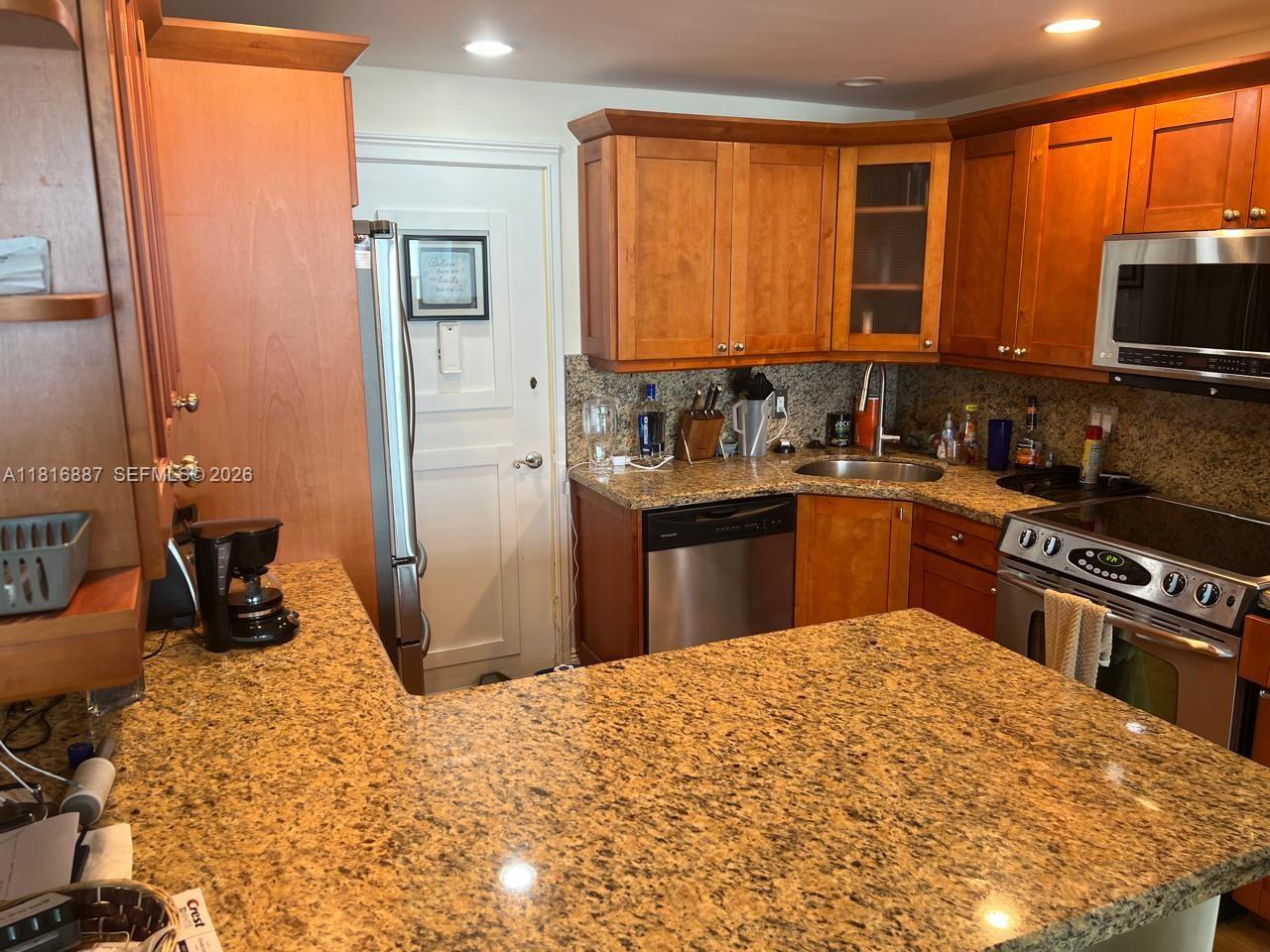 ALEXANDER TOWERS CONDO - Residential