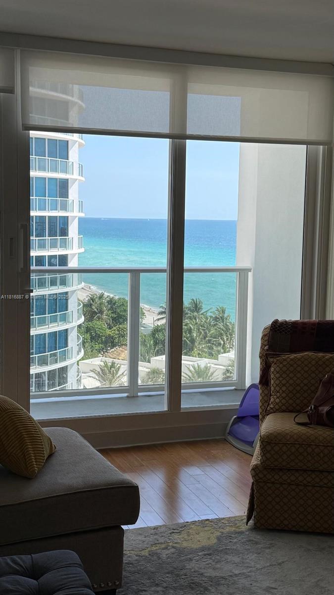 ALEXANDER TOWERS CONDO - Residential