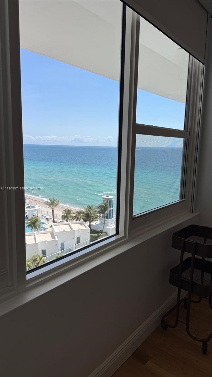 ALEXANDER TOWERS CONDO - Residential