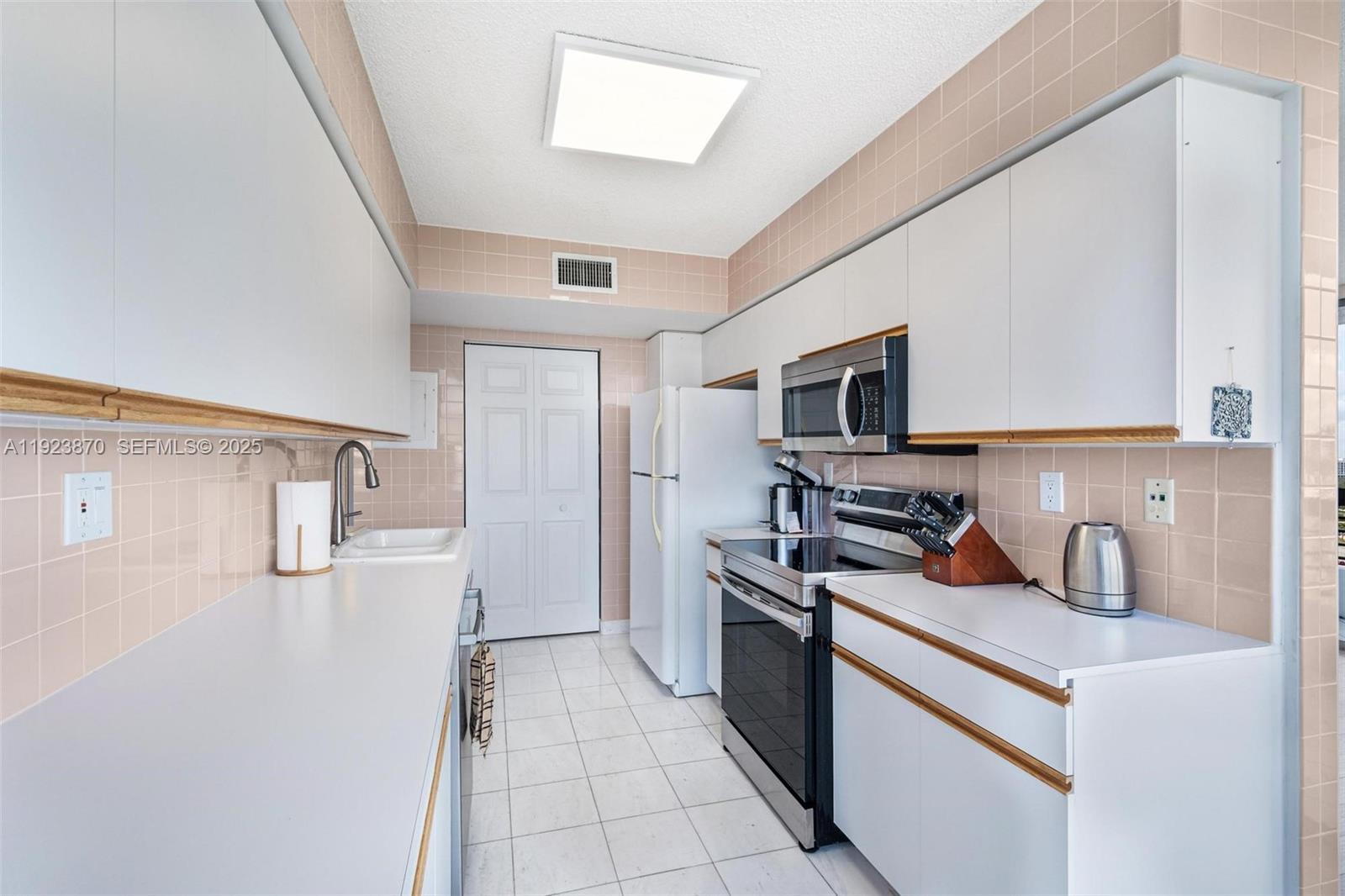 MYSTIC POINTE TOWER 600 C - Residential Lease