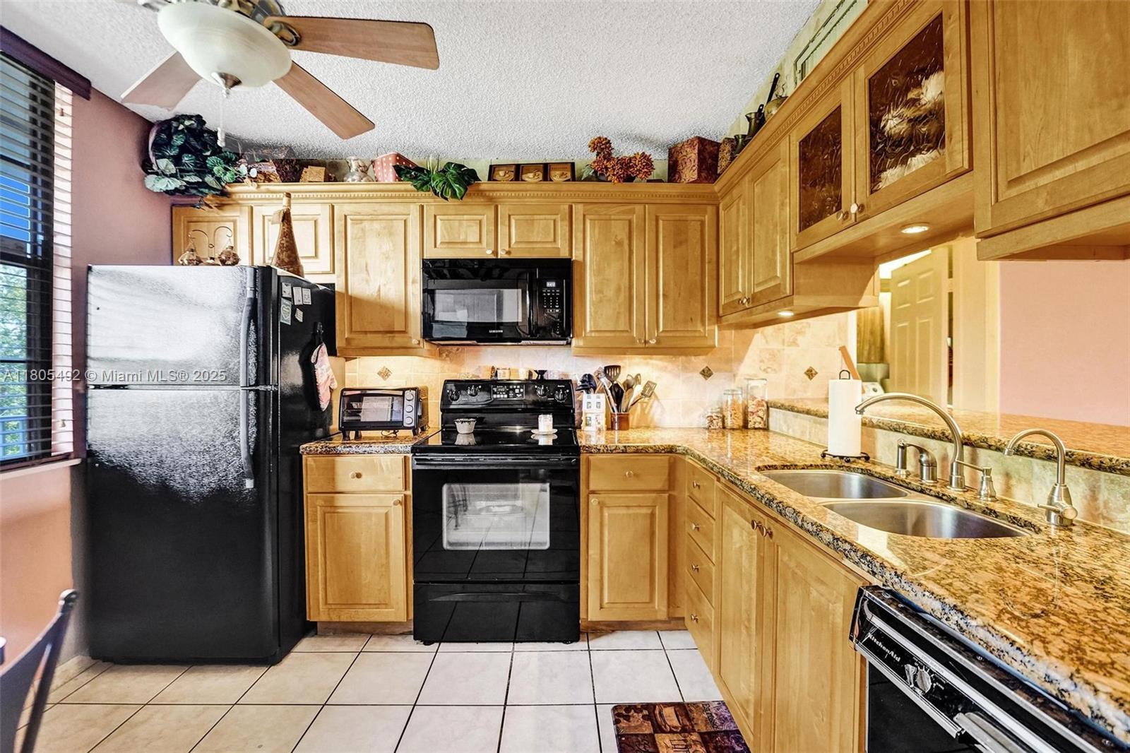CONDO 5 OF WHITEHALL COND - Residential