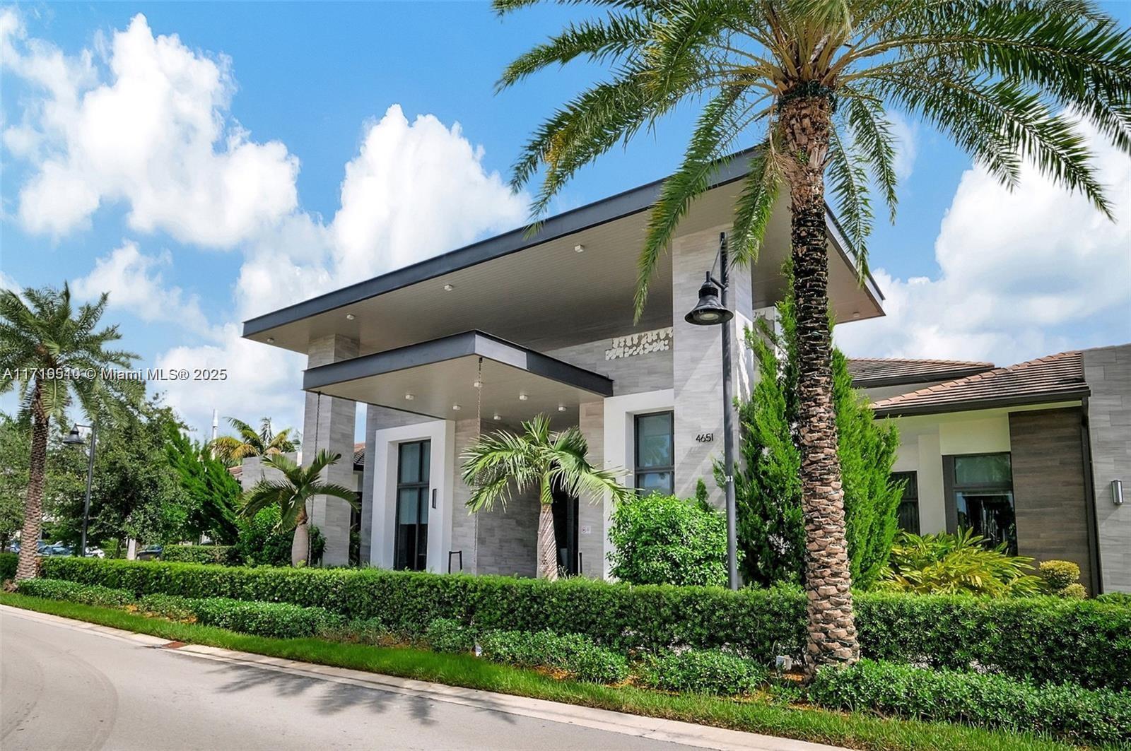 DOWNTOWN DORAL SOUTH PHA - Residential