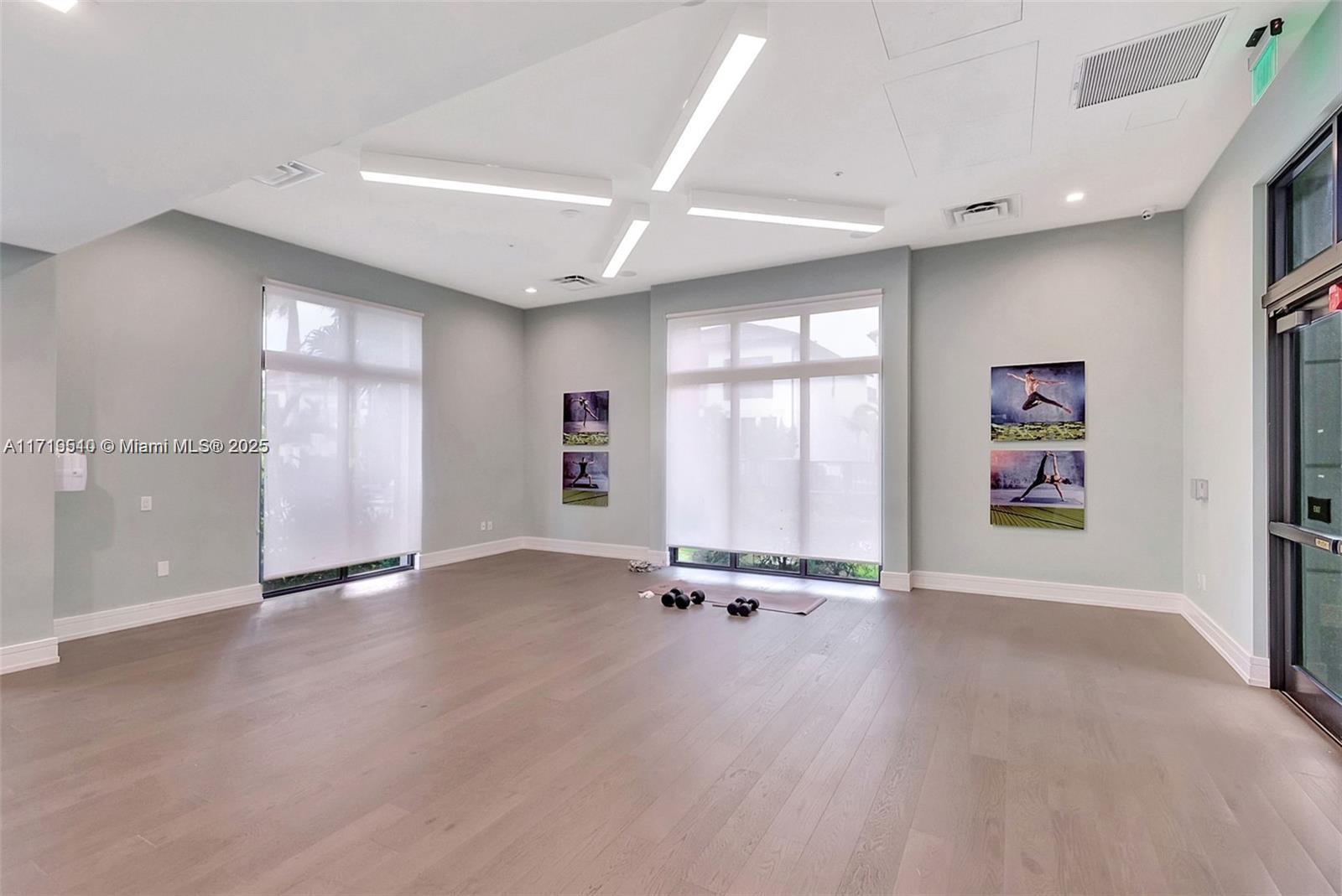 DOWNTOWN DORAL SOUTH PHA - Residential