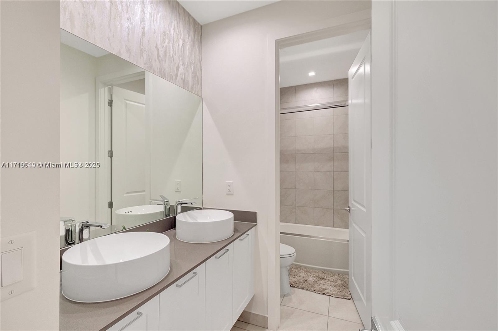 DOWNTOWN DORAL SOUTH PHA - Residential