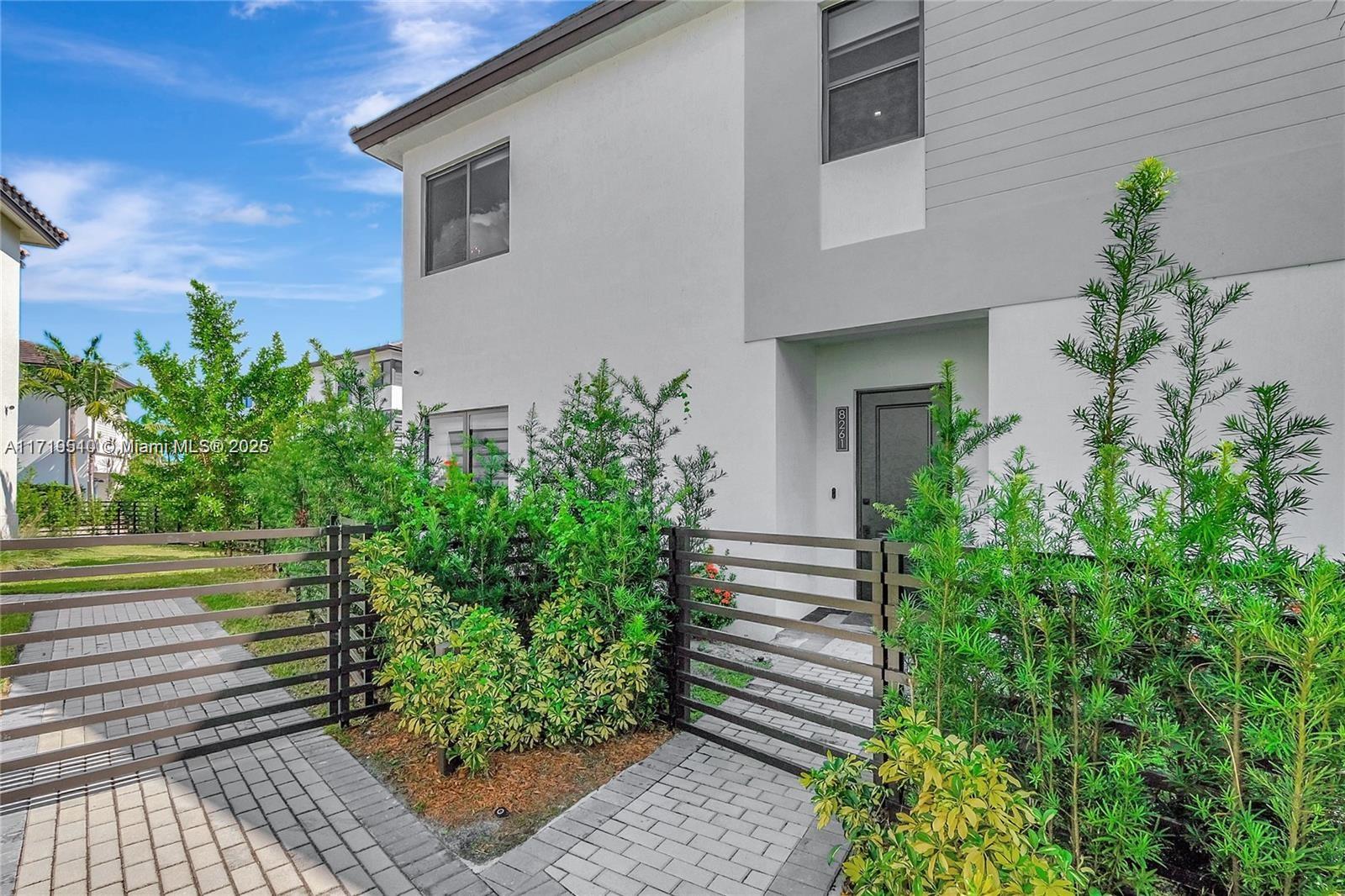 DOWNTOWN DORAL SOUTH PHA - Residential