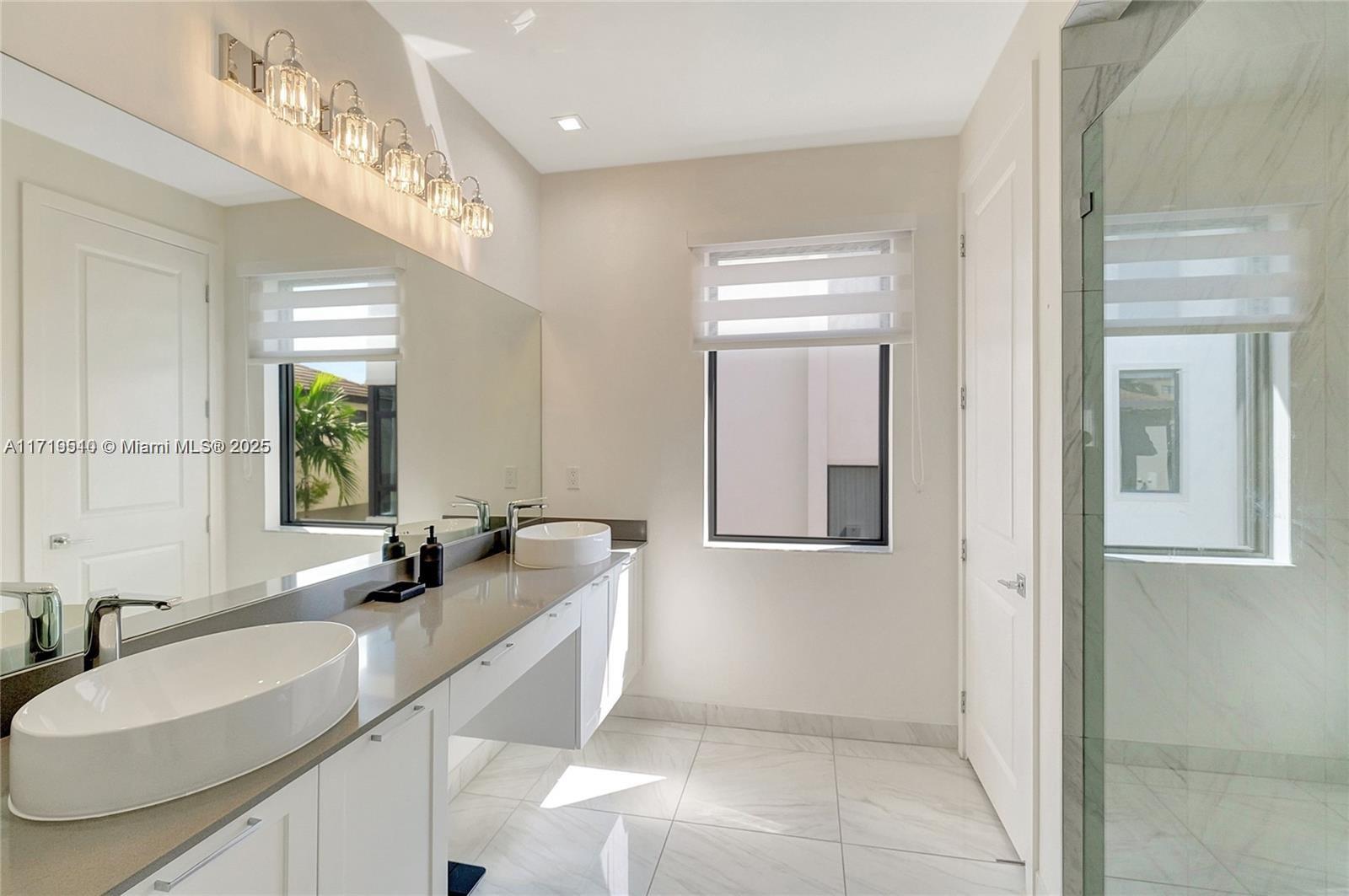 DOWNTOWN DORAL SOUTH PHA - Residential