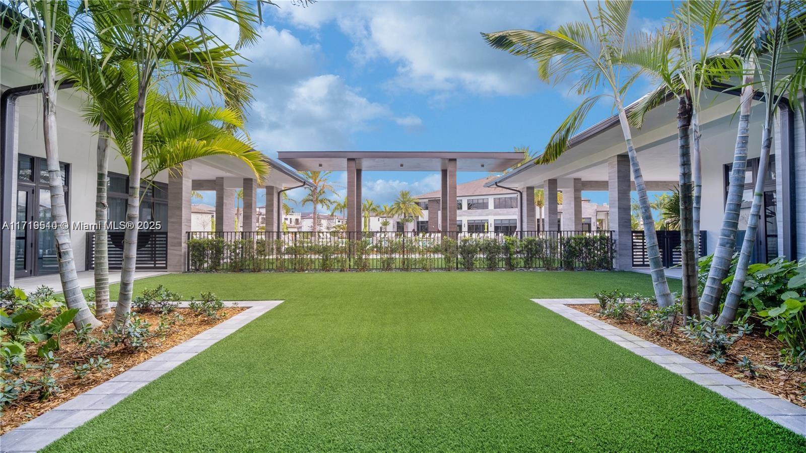 DOWNTOWN DORAL SOUTH PHA - Residential