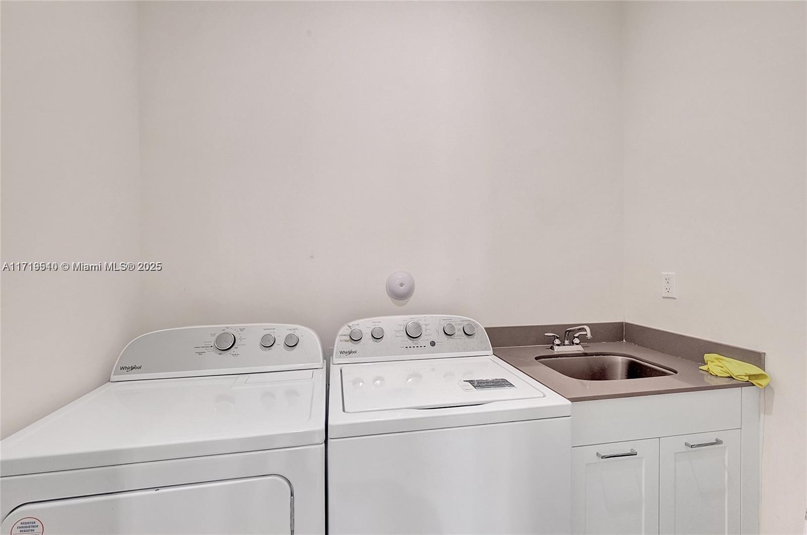 DOWNTOWN DORAL SOUTH PHA - Residential