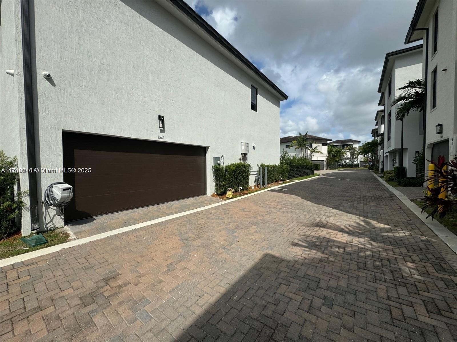 DOWNTOWN DORAL SOUTH PHA - Residential