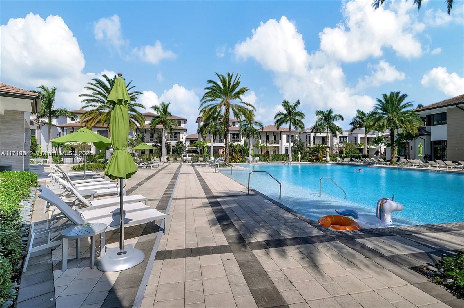DOWNTOWN DORAL SOUTH PHA - Residential
