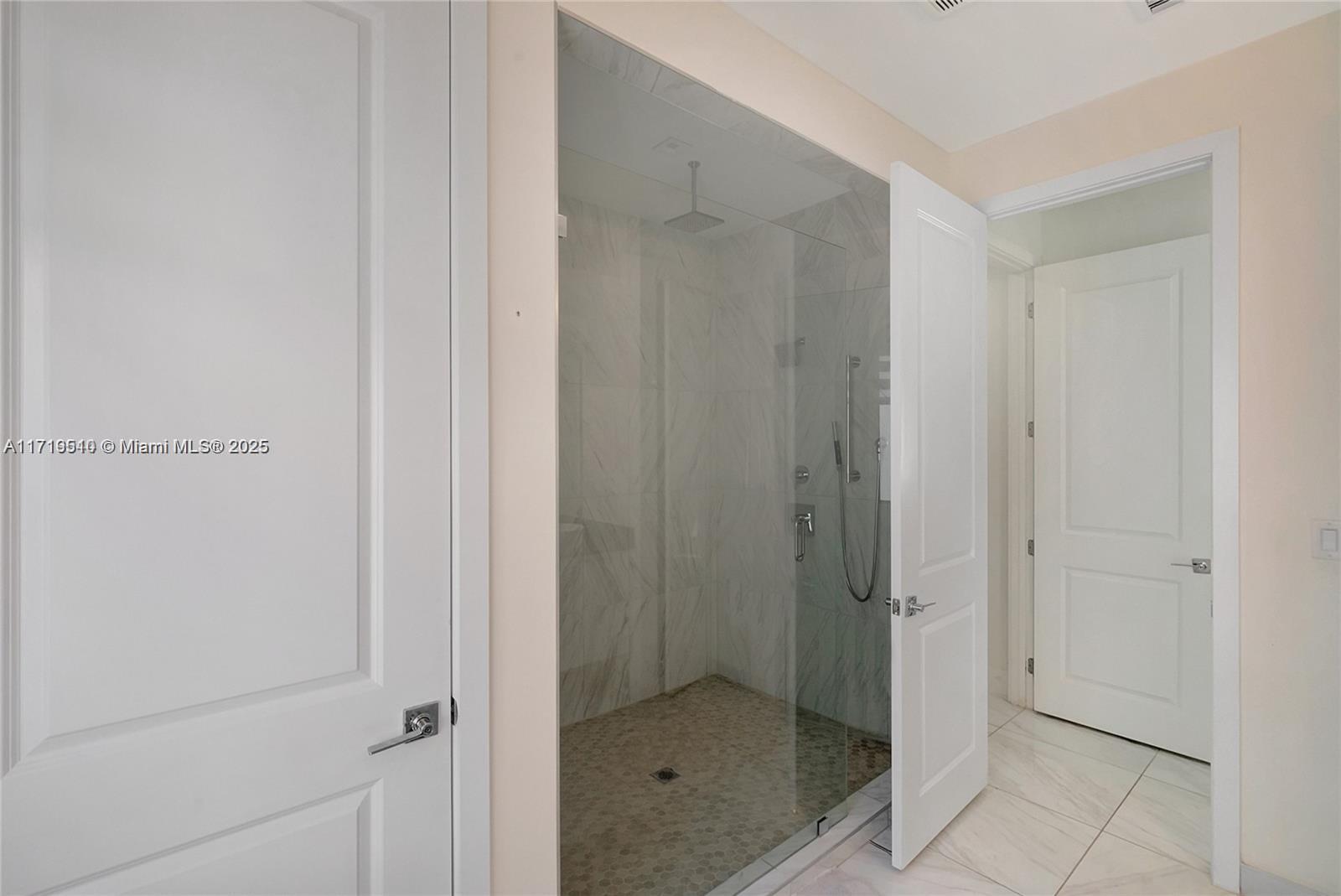DOWNTOWN DORAL SOUTH PHA - Residential
