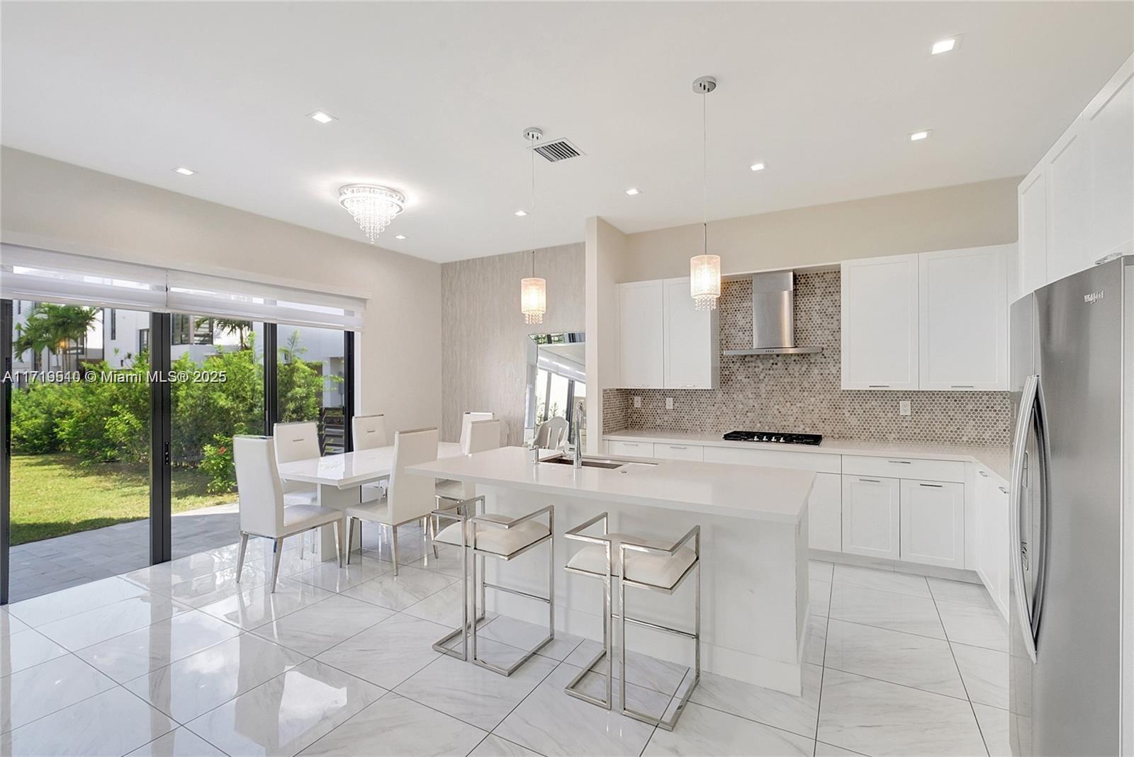 DOWNTOWN DORAL SOUTH PHA - Residential