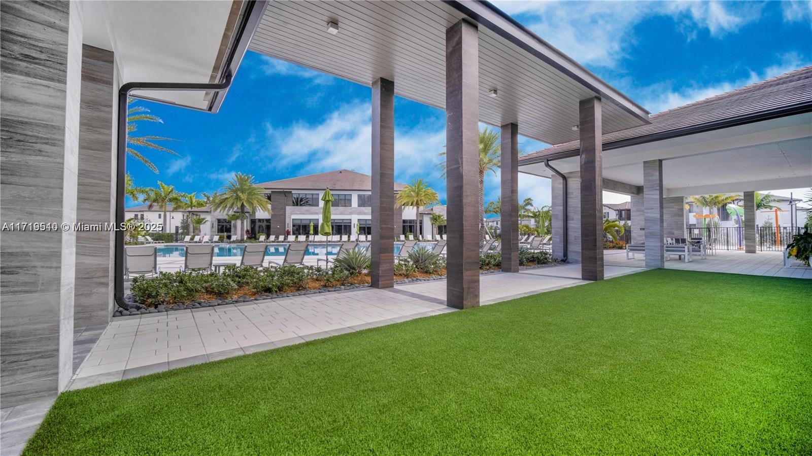 DOWNTOWN DORAL SOUTH PHA - Residential