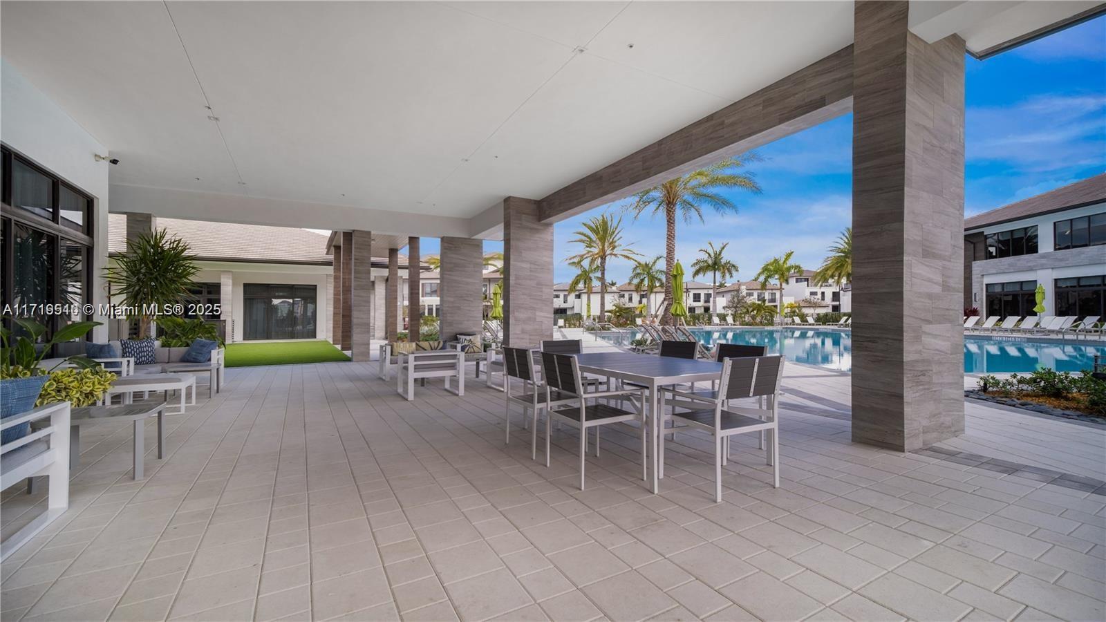 DOWNTOWN DORAL SOUTH PHA - Residential