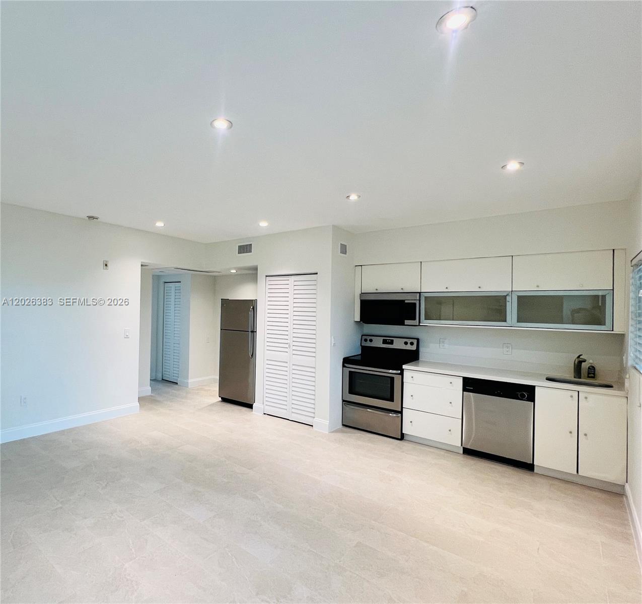 6905 Bay Dr 13
