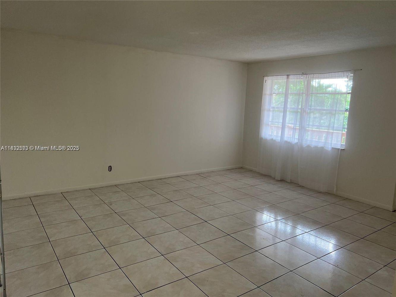 8704 NW 35th St 208