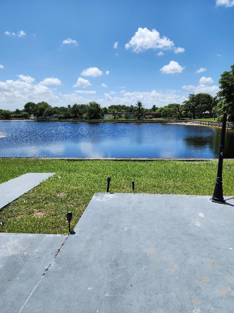 6311 NW 71st Ave, Tamarac, FL, 33321/$495,000 1 6311 NW 71st Ave