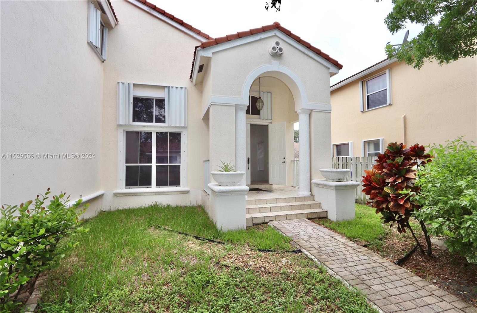 Rental Property at 5357 Sw 34th Ave 000, Hollywood, Broward County, Florida - Bedrooms: 5 
Bathrooms: 3  - $5,300 MO.