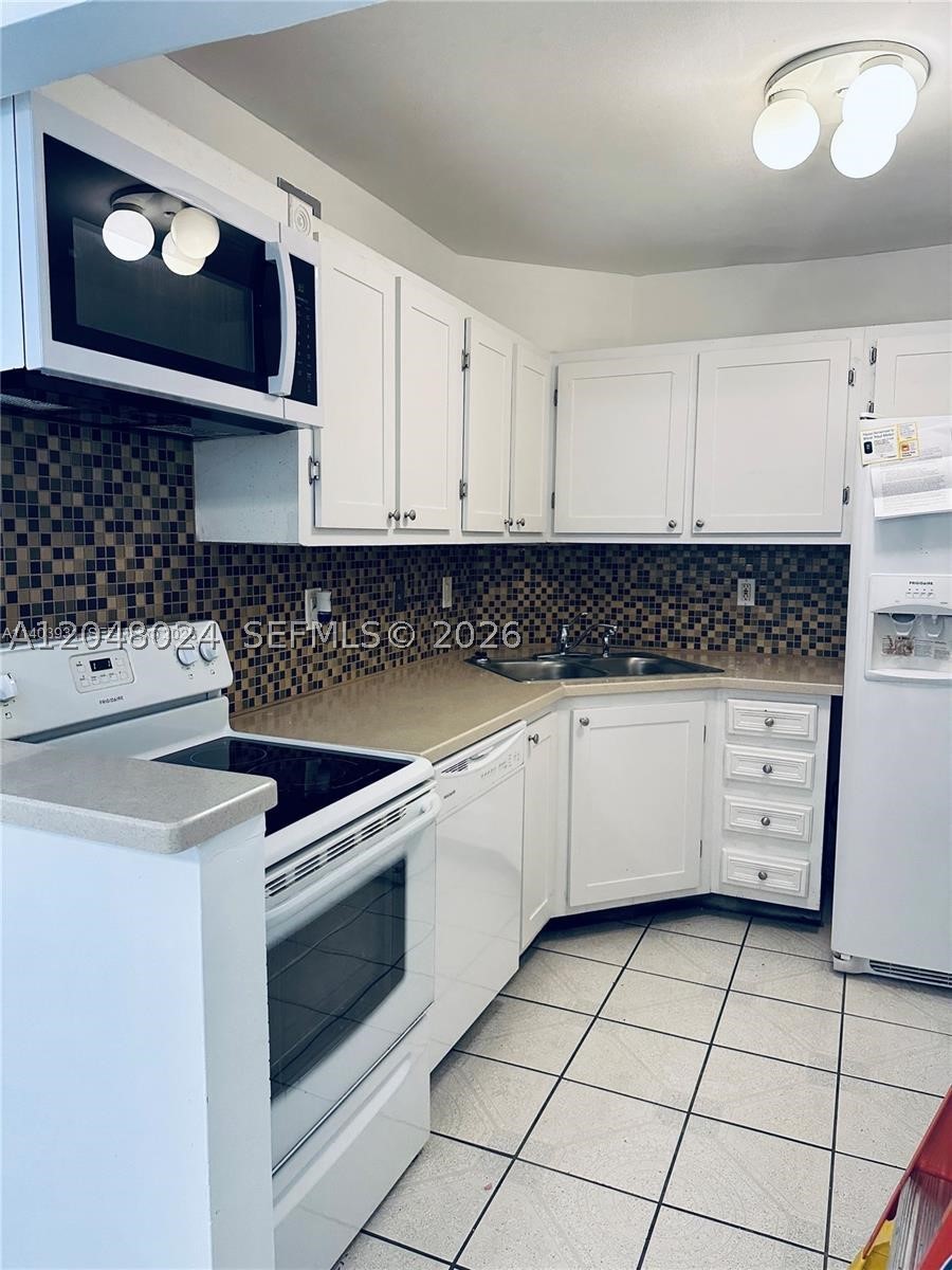 Photo 1 of 9 — 3105 Oakland Shores Dr J205, Oakland Park, FL 33309