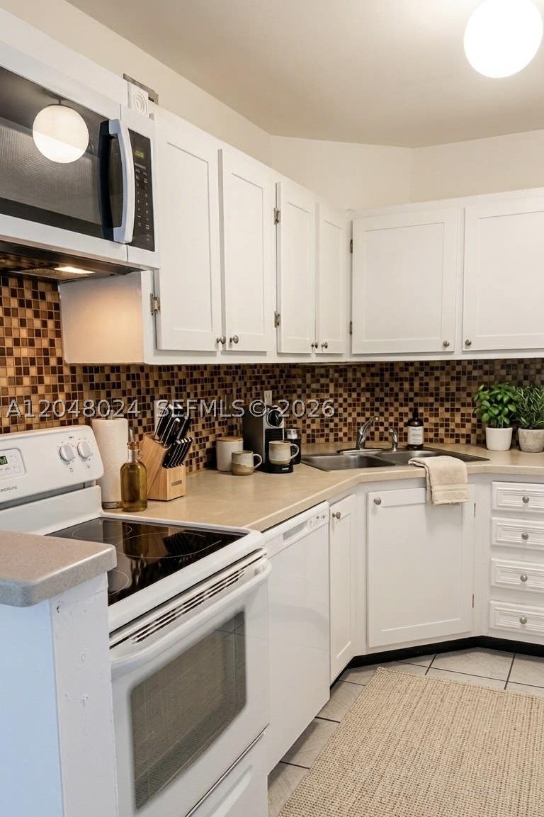 Photo of 3105 Oakland Shores Dr #J205, Oakland Park, FL 33309 (MLS # A12048024)