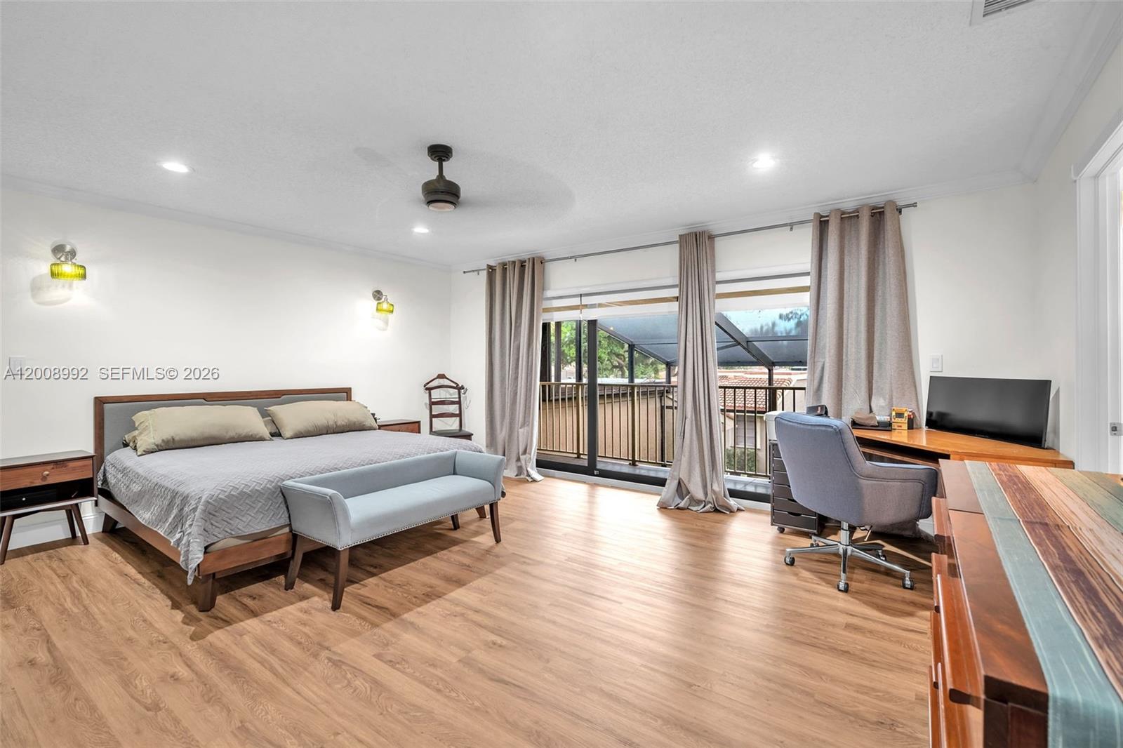 TOWNHOUSES OF EMERALD HIL - Residential