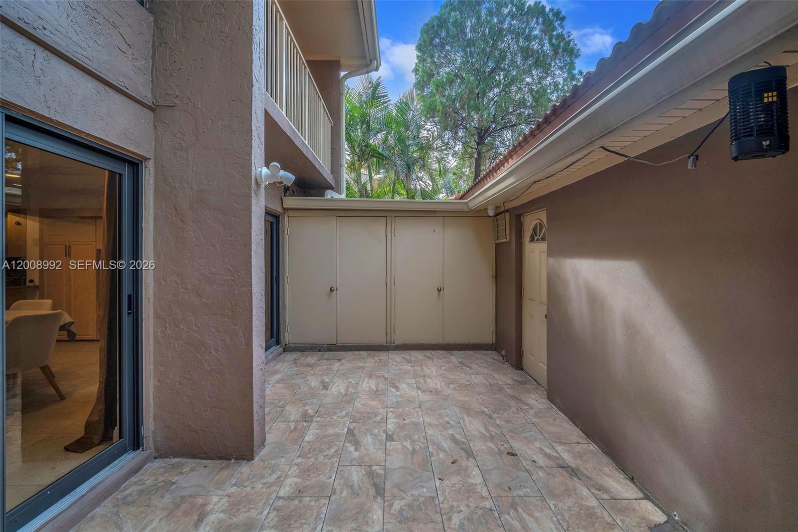 TOWNHOUSES OF EMERALD HIL - Residential