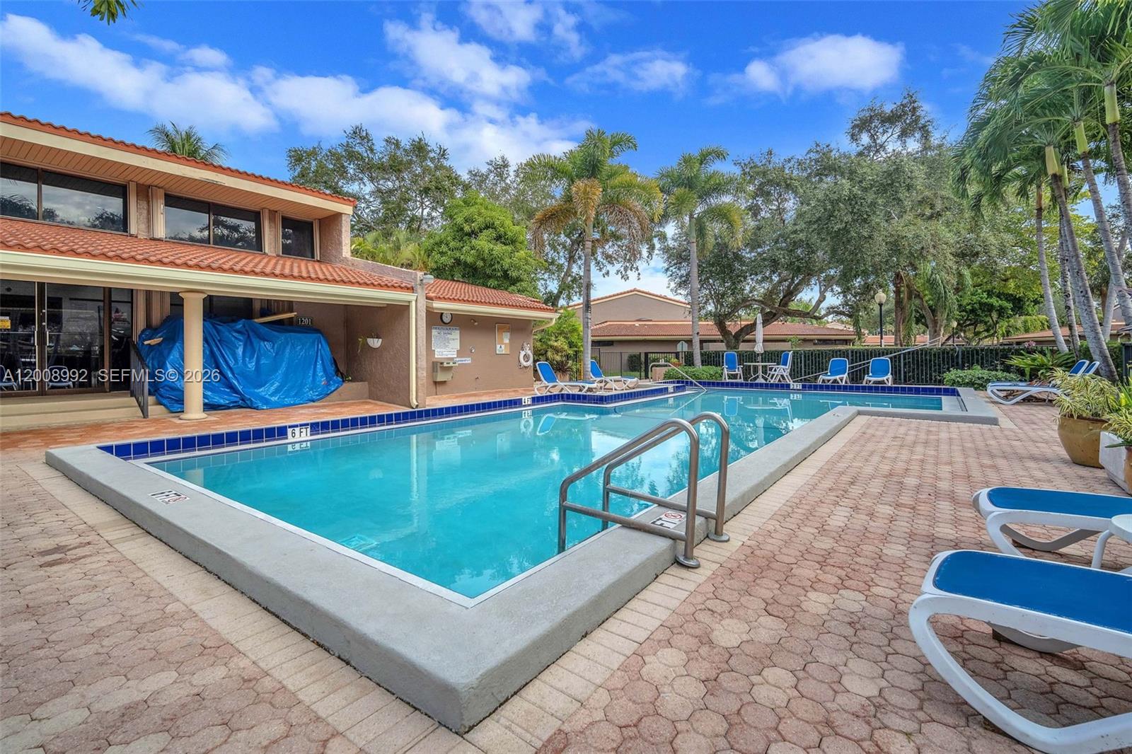 TOWNHOUSES OF EMERALD HIL - Residential