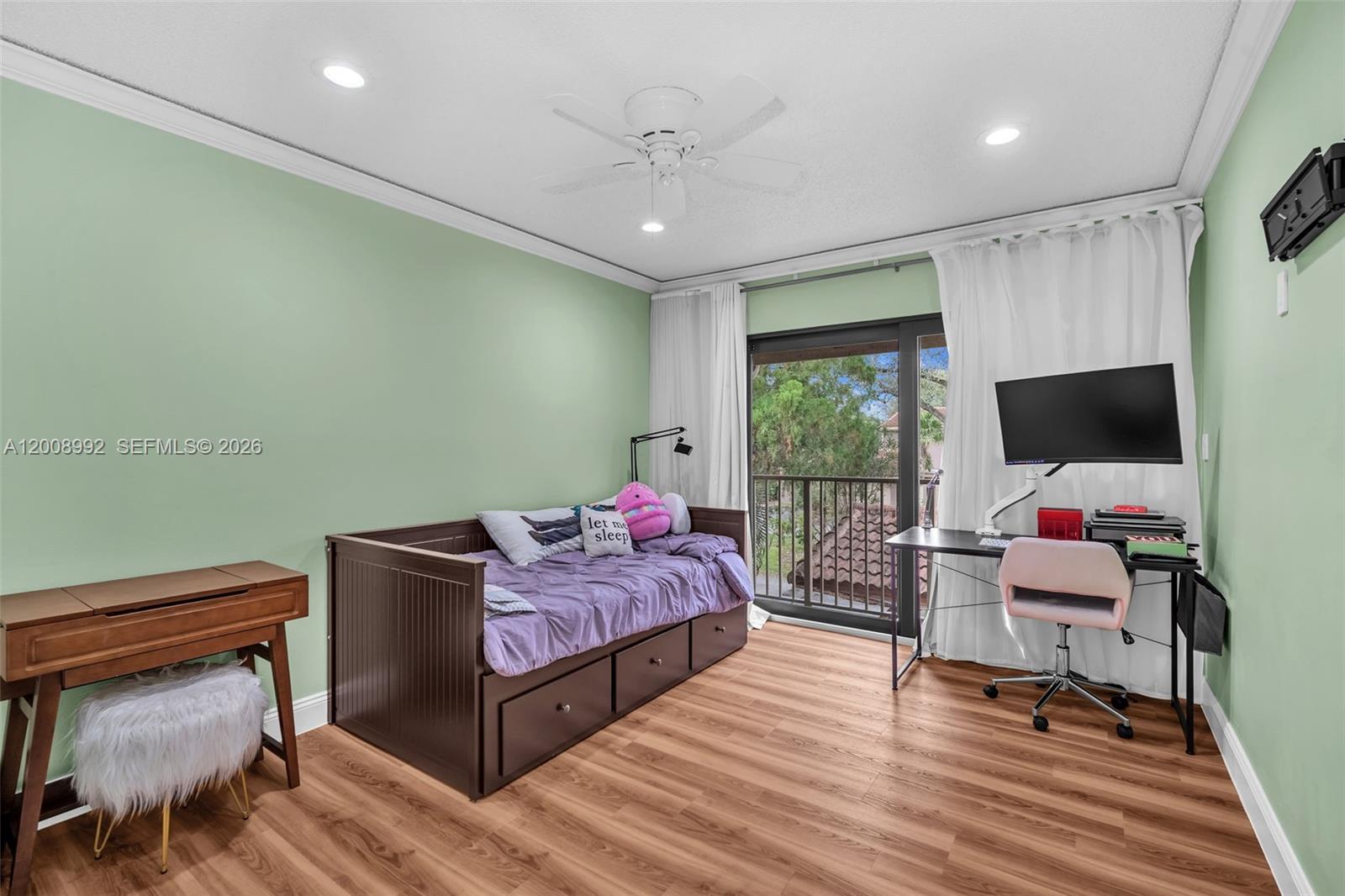 TOWNHOUSES OF EMERALD HIL - Residential