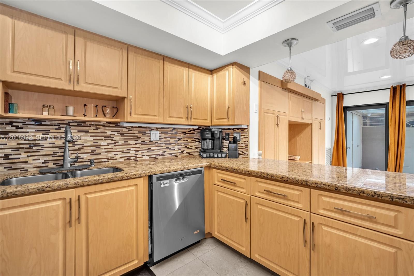 TOWNHOUSES OF EMERALD HIL - Residential