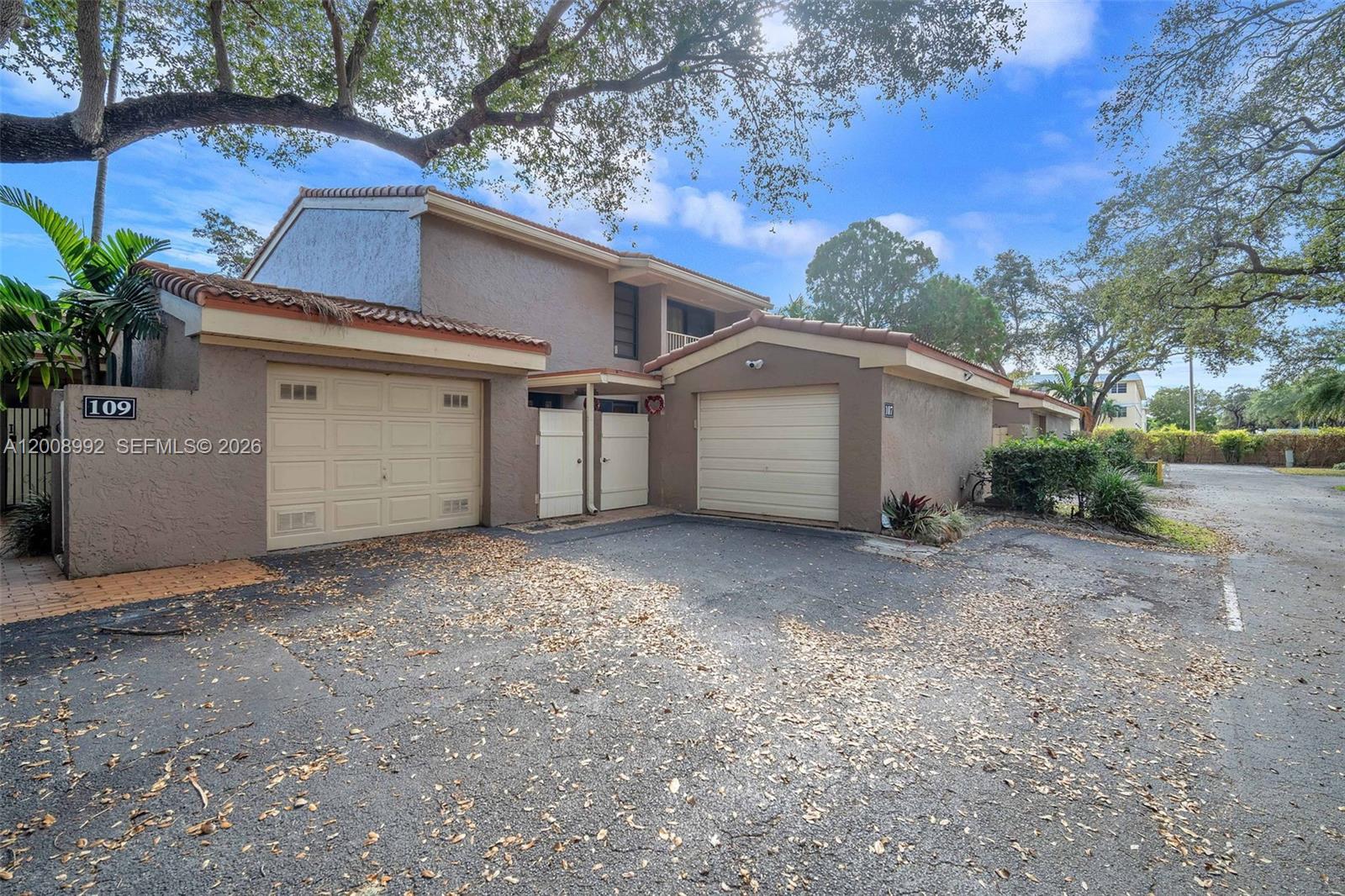 TOWNHOUSES OF EMERALD HIL - Residential