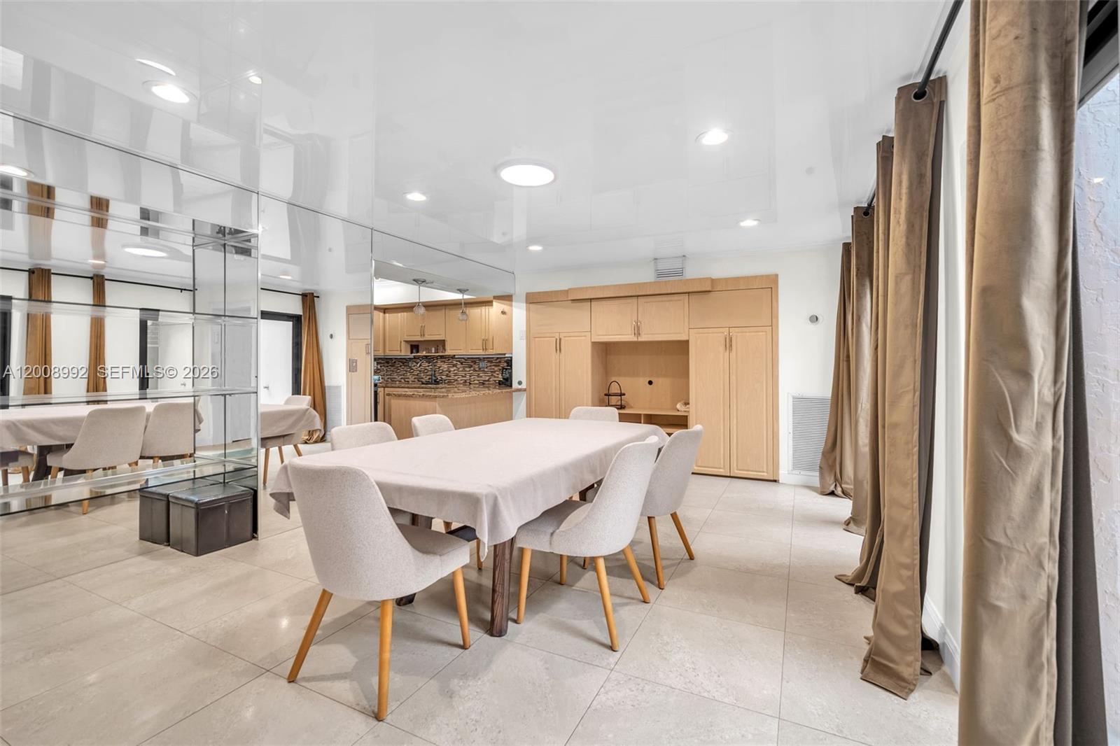 TOWNHOUSES OF EMERALD HIL - Residential