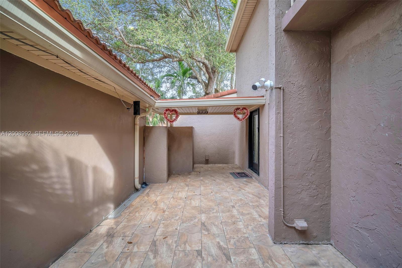 TOWNHOUSES OF EMERALD HIL - Residential