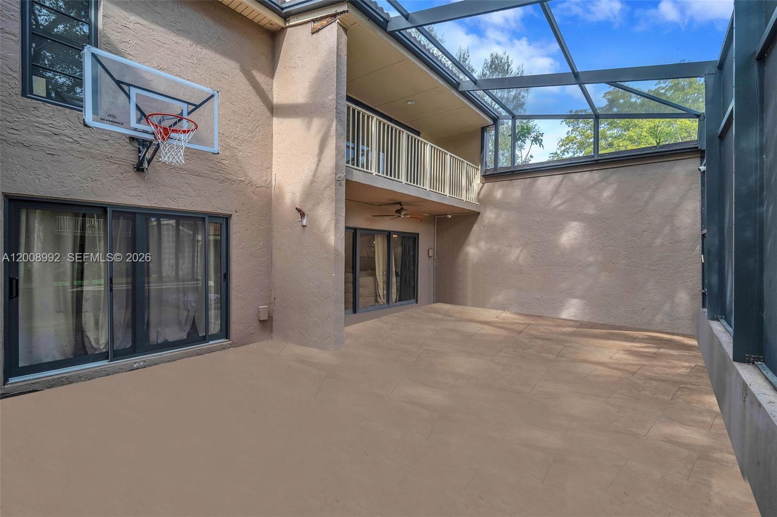 TOWNHOUSES OF EMERALD HIL - Residential