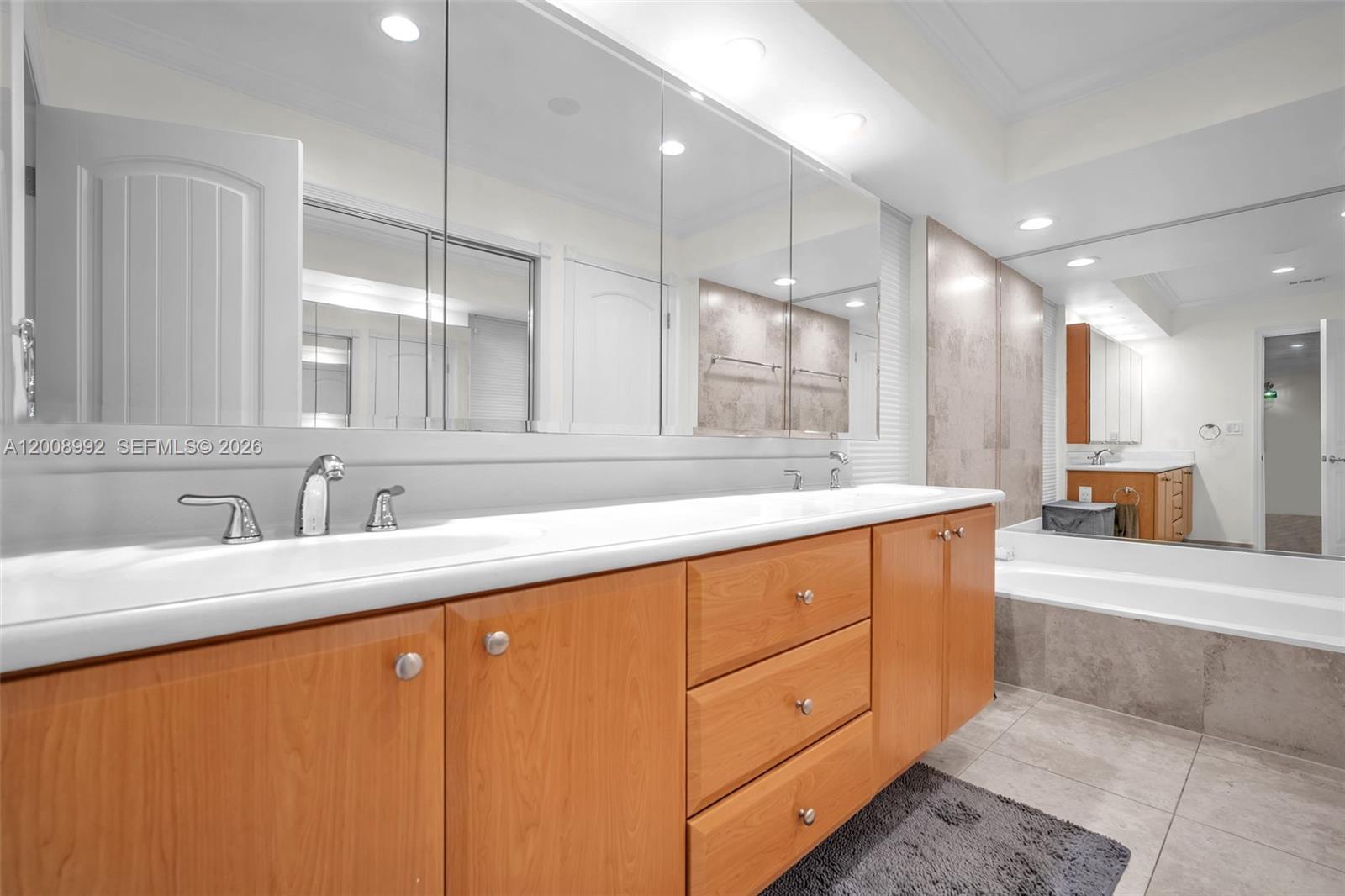 TOWNHOUSES OF EMERALD HIL - Residential