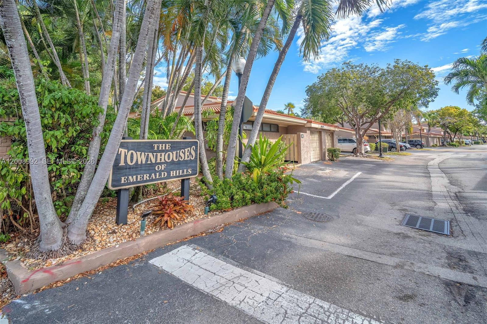 TOWNHOUSES OF EMERALD HIL - Residential