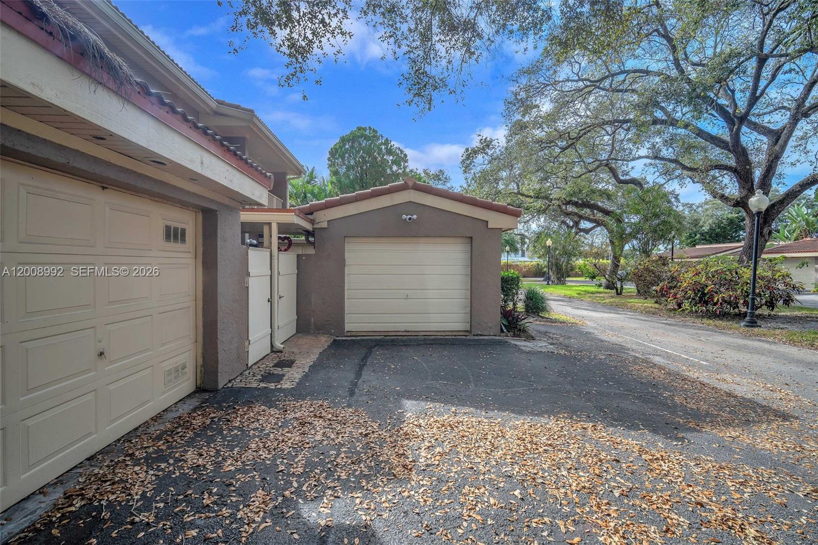 TOWNHOUSES OF EMERALD HIL - Residential