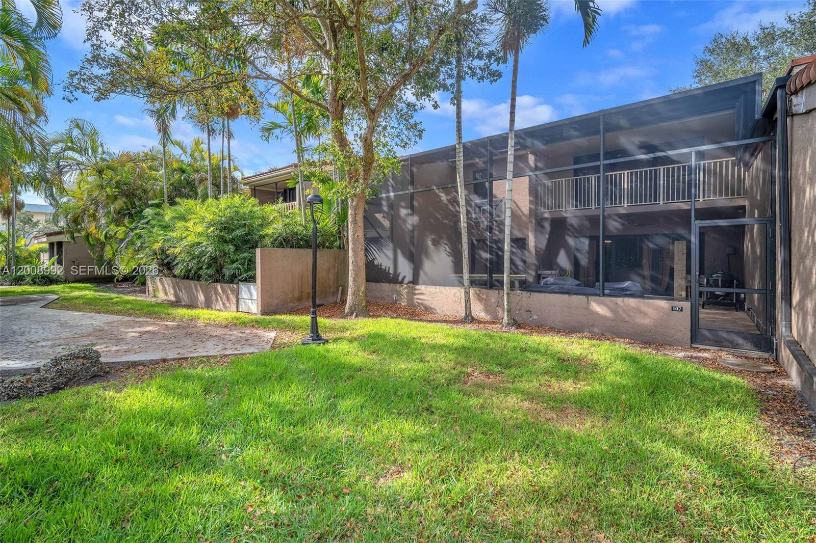 TOWNHOUSES OF EMERALD HIL - Residential