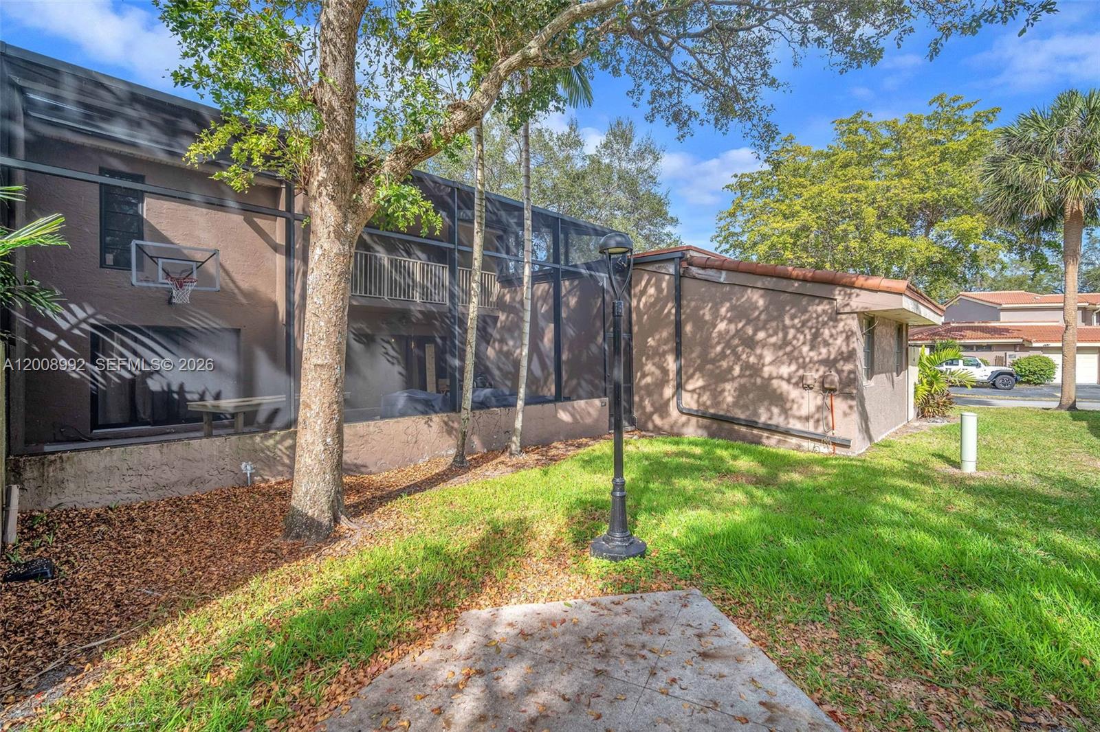 TOWNHOUSES OF EMERALD HIL - Residential