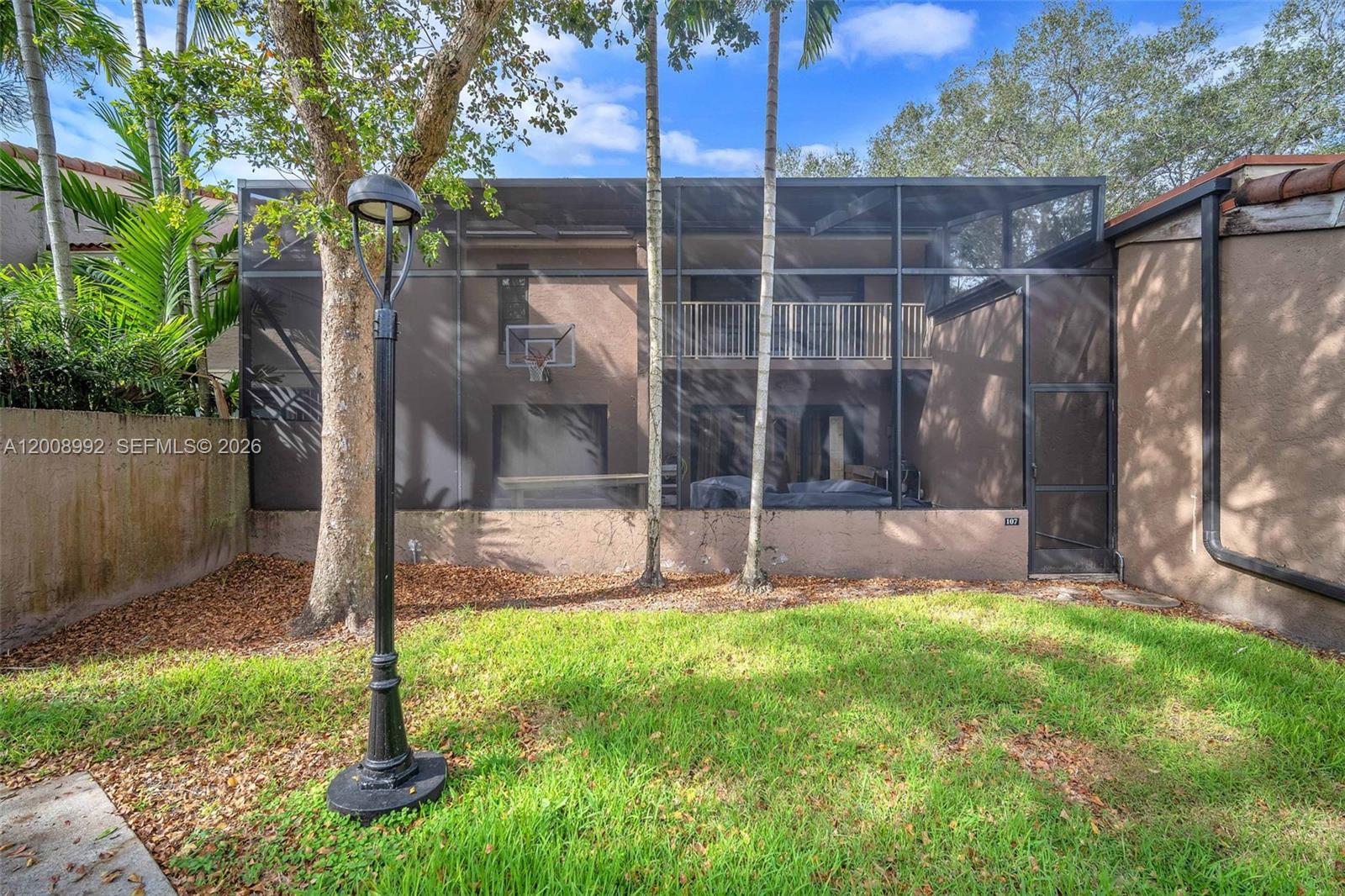 TOWNHOUSES OF EMERALD HIL - Residential