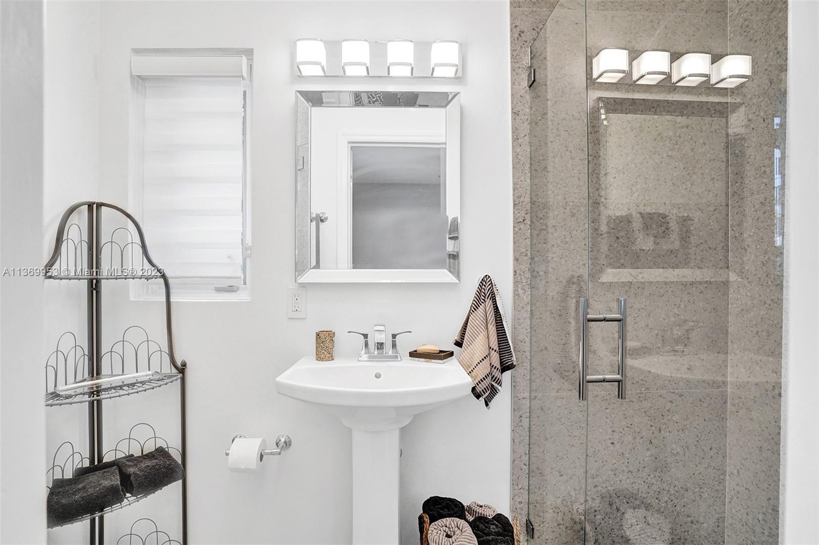 MIAMI SHORES BAY PK ESTAT - Residential