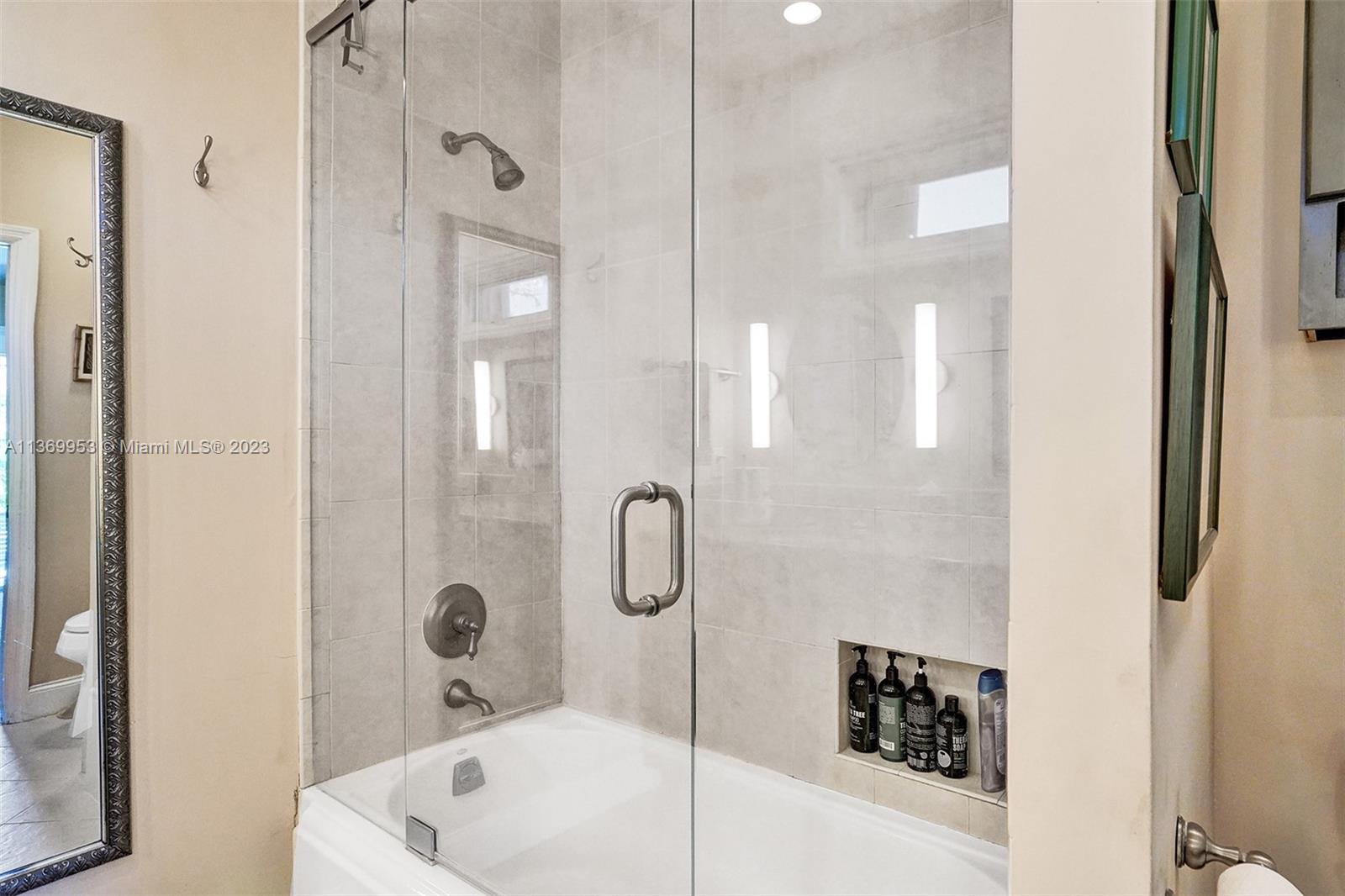 MIAMI SHORES BAY PK ESTAT - Residential